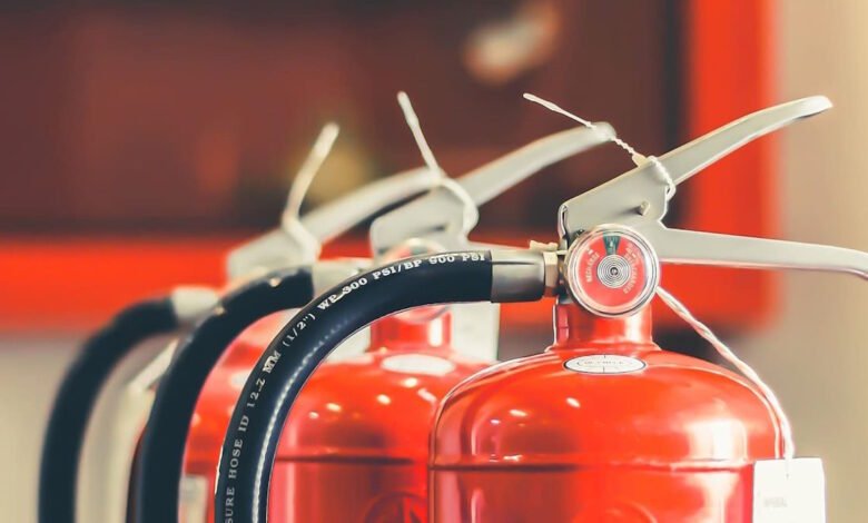 फायर एनओसी निजी कंपनियों को सौंपने पर विवाद, ऑडिट शुल्क से बढ़ेगा शिक्षा-इलाज का खर्च