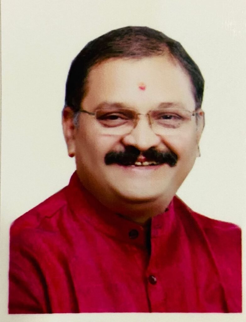 जिन्हें जनता ने खुद छत्तीसगढ़ से उखाड़ फेंका, वे अब दूसरे राज्यों की सफल रणनीतियों पर ज्ञान बाँट रहे हैं – संतोष पाण्डेय