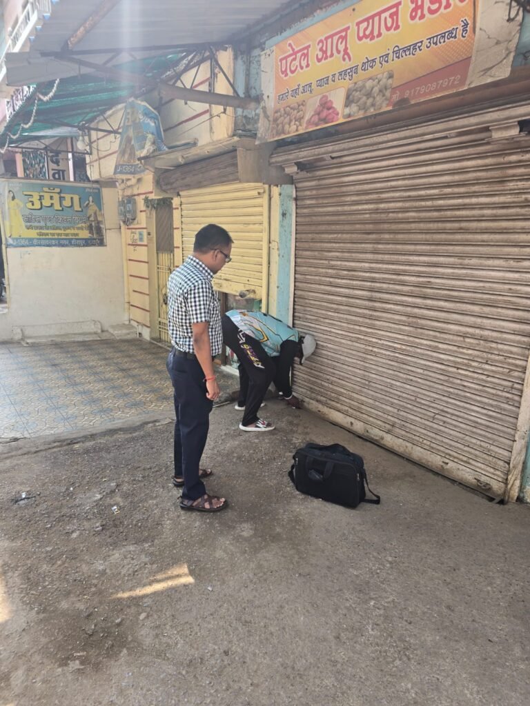 रायपुर निगम का बड़ा एक्शन: 8 व्यवसायिक परिसरों पर ताला, 28 बकायेदारों के खिलाफ अभियान