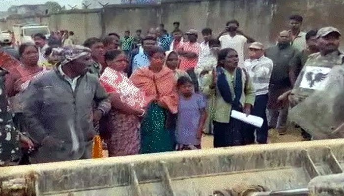 अतिक्रमण हटाने पर बवाल: पथराव के बीच 37 मकान ढहाए, मेडिकल कॉलेज के लिए खाली कराई जमीन अतिक्रमण हटाने पर बवाल