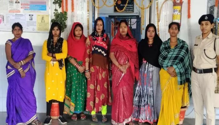 ट्रेन में किन्नर बनकर वसूली कर रही 7 महिलाएं गिरफ्तार, आरपीएफ की कार्रवाई ट्रेन में किन्नर