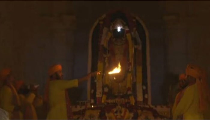 अयोध्या में रामलला का ‘सूर्य तिलक’: ललाट पर चमकीं दिव्य किरणें, भक्तों ने किया दर्शन रामलला का सूर्य तिलक