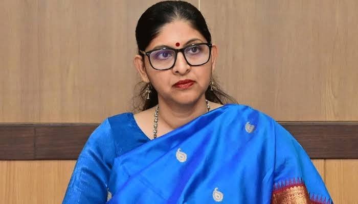 गैस की किल्लत से निपटने की तैयारी, रोज होगी सप्लाई की मॉनिटरिंग खाद्य विभाग की सचिव रीना बाबा साहब कंगाले