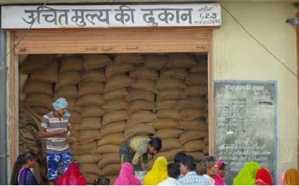 Ration Distribution : PDS में बड़ा अपडेट…! एक साथ 3 महीने का राशन के लिए स्टॉक तैयार…6 बार फिंगरप्रिंट से होगी पुष्टि Ration Distribution: Major Update in PDS! Stock Prepared for 3 Months' Ration at Once... Verification to be Conducted via Fingerprint Six Times.