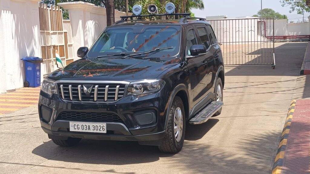 Fortuner Out Scorpio In : CM साय का बदला काफिला…! फार्च्यूनर की जगह अब बुलेटप्रूफ स्कॉर्पियो में नजर आए मुख्यमंत्री…यहां देखें VIDEO Fortuner Out, Scorpio In: CM Sai's Changed Convoy! Chief Minister Now Spotted in a Bulletproof Scorpio Instead of a Fortuner... Watch VIDEO Here