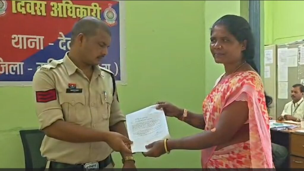 CG Rural Water Crisis: Bizarre Case Emerges from Gariaband...! Water Tank Project 'Vanishes'... Questions Raised Over the System... Former Zila Panchayat Member Reaches Police Station (VIDEO)