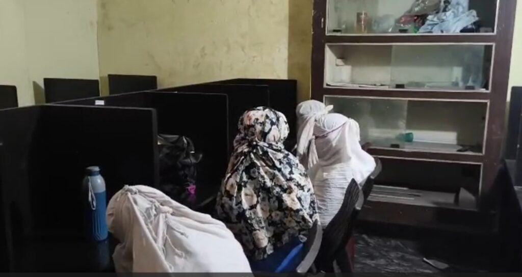 Raigarh Cyber ​​Crime: Fake Licenses... Matrimonial Scams... Digital Arrests! Major Cyber ​​​​Syndicate Busted in Raigarh... Young Women Keep Their Faces Hidden... Watch Back-to-Back Videos Here.
