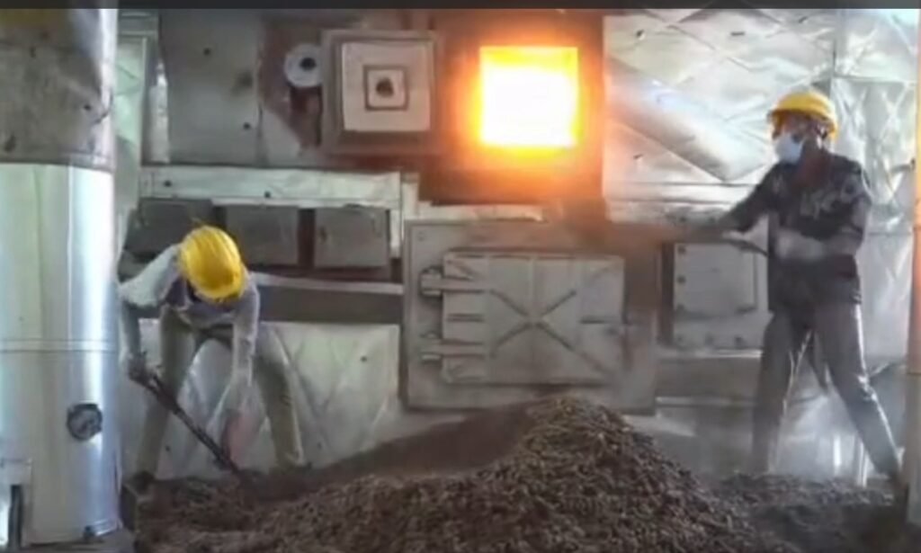 Ganja Destruction : महासमुंद में पुलिस का बड़ा एक्शन…! 5 करोड़ का गांजा जलाया…ड्रग माफिया में हड़कंप…यहां देखें VIDEO Ganja Destruction: Major Police Action in Mahasamund! Ganja Worth ₹5 Crore Incinerated... Panic Grips Drug Mafia... Watch VIDEO Here