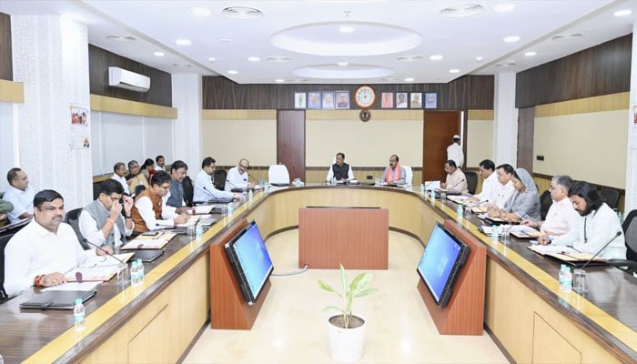 साय कैबिनेट के बड़े फैसले: शहरी गैस नीति को मंजूरी, खेल अधोसंरचना और राहत सहायता पर अहम निर्णय साय कैबिनेट