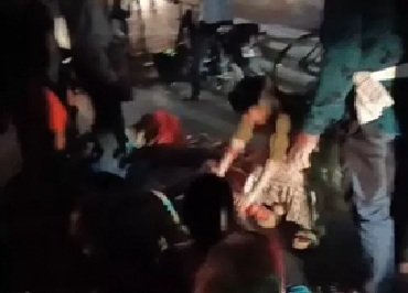 Painful Accident : बाजार से लौट रही महिलाओं को स्कॉर्पियो ने कुचला…! 3 की मौत…मां की लाश देखकर मासूम बेटी बिलखती रही Tragic Accident: Scorpio Runs Over Women Returning from Market! 3 Dead... Innocent Daughter Wails Upon Seeing Her Mother's Body.