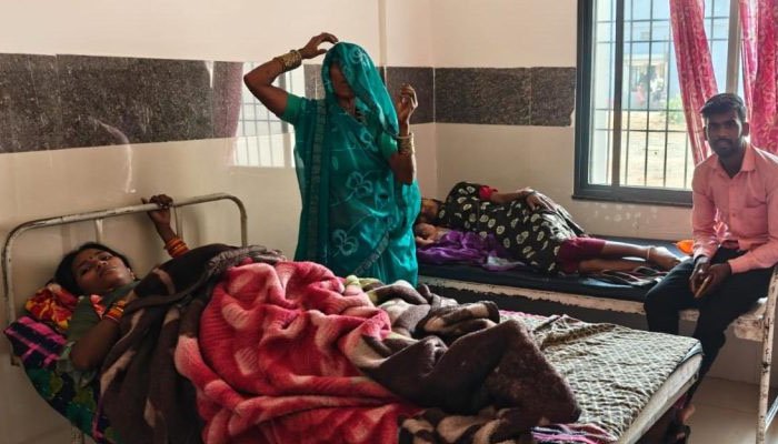 तखतपुर सामुदायिक स्वास्थ्य केंद्र में 20 घंटे से बिजली गुल, नवजातों व प्रसूताओं की हालत बिगड़ी, वैक्सीन पर भी खतरा तखतपुर सामुदायिक स्वास्थ्य केंद्र
