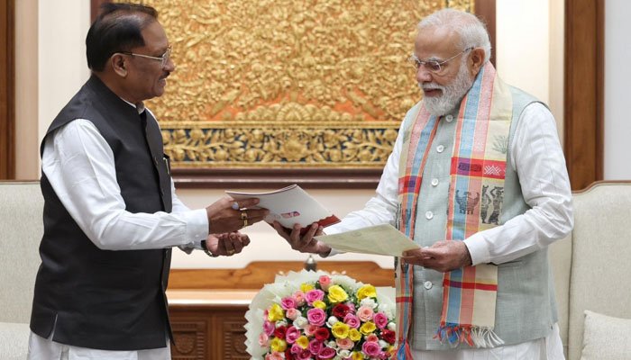 बस्तर बदलेगा अब तेज रफ्तार से: सीएम साय का ‘बस्तर 2.0’ विजन, पीएम मोदी को दिया न्योता साय ने पीएम को सौंपा मास्टर प्लान