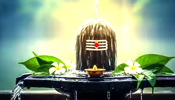 सोमवार को जल में ये चीज मिलाकर करें शिवलिंग का अभिषेक, धन-धान्य में होगी बढ़ोतरी शिव पूजा विधि सोमवार