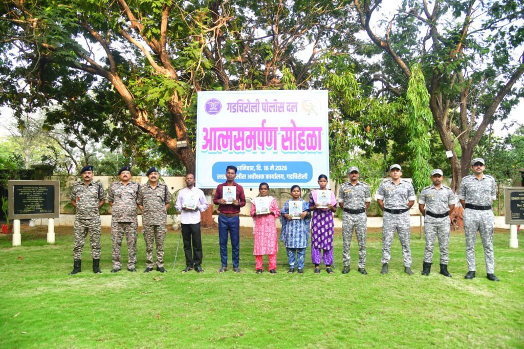 CRPF Operation: Major Breakthrough for Gadchiroli Police! 5 Wanted Naxals—Carrying Bounties Worth ₹38 Lakhs—Lay Down Their Arms... Watch VIDEO Here