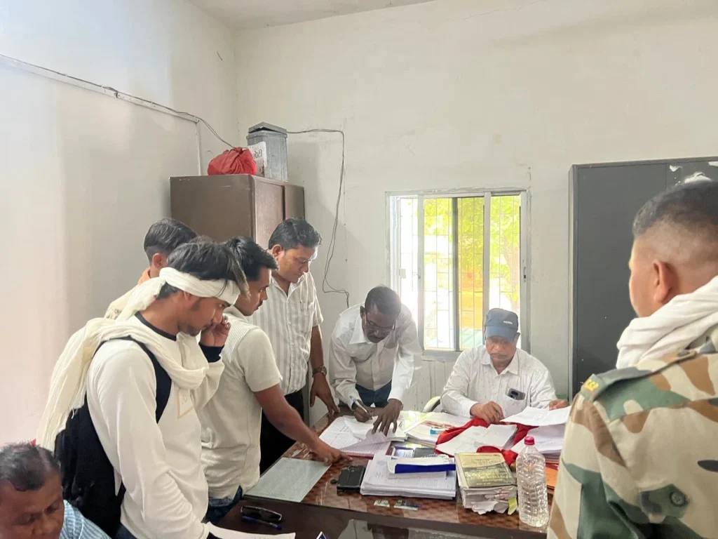 JanpaAd Panchayat By-Election: Mushtaq Ahmed—the prime accused in a murder case—arrives directly from Bilaspur Jail to file his nomination! The accused in the murder of BJP leader Akshay Garg... A major twist in the Korba by-election.