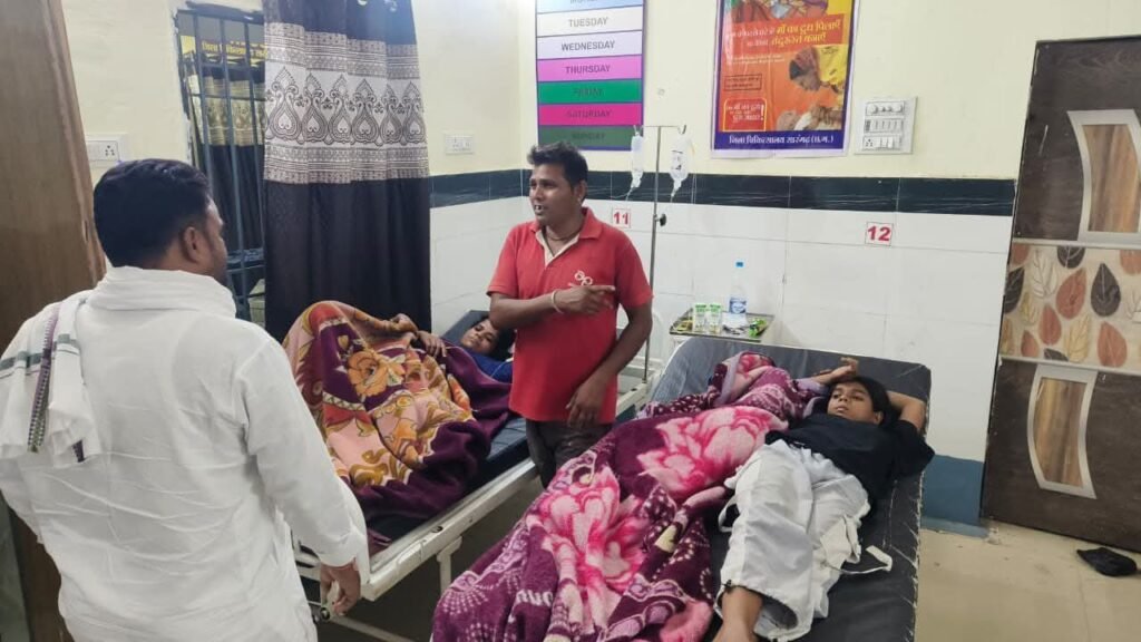 Food Poisoning: Panic in Sarangarh over food poisoning! 20–25 villagers fall ill after eating Golgappas.