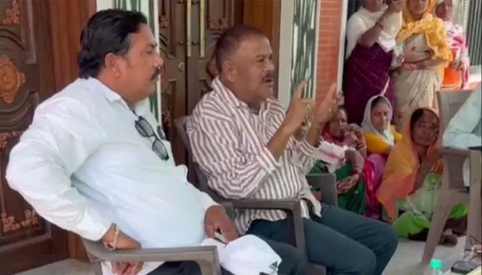 1 महीने में सड़क नहीं बनी तो मेरे नाम का कुत्ता पाल लेना – कांग्रेस विधायक कांग्रेस विधायक का विवादित बयान वायरल