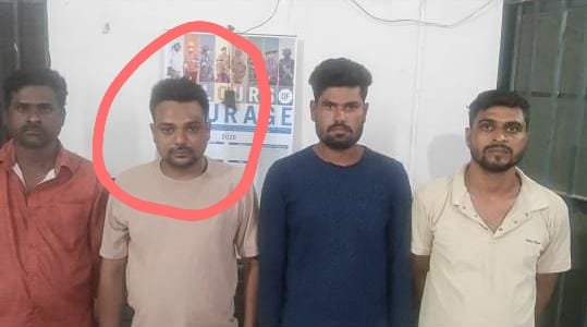 Murder Solved : पार्षद नोहर दास रात्रे सहित 3 लोगों ने की थी युवक की हत्या…! महानदी किनारे रेत में शव दफनाया गया…पुलिस ने किया खुलासा Murder Solved: Three individuals, including Councilor Nohar Das Ratre, murdered a young man...! The body was buried in the sand along the banks of the Mahanadi River... Police make a breakthrough.