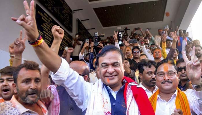 विधायक दल की बैठक में हिमंता बिस्वा सरमा के नाम पर मुहर, फिर बनेंगे असम के मुख्यमंत्री बीजेपी विधायक दल के नेता