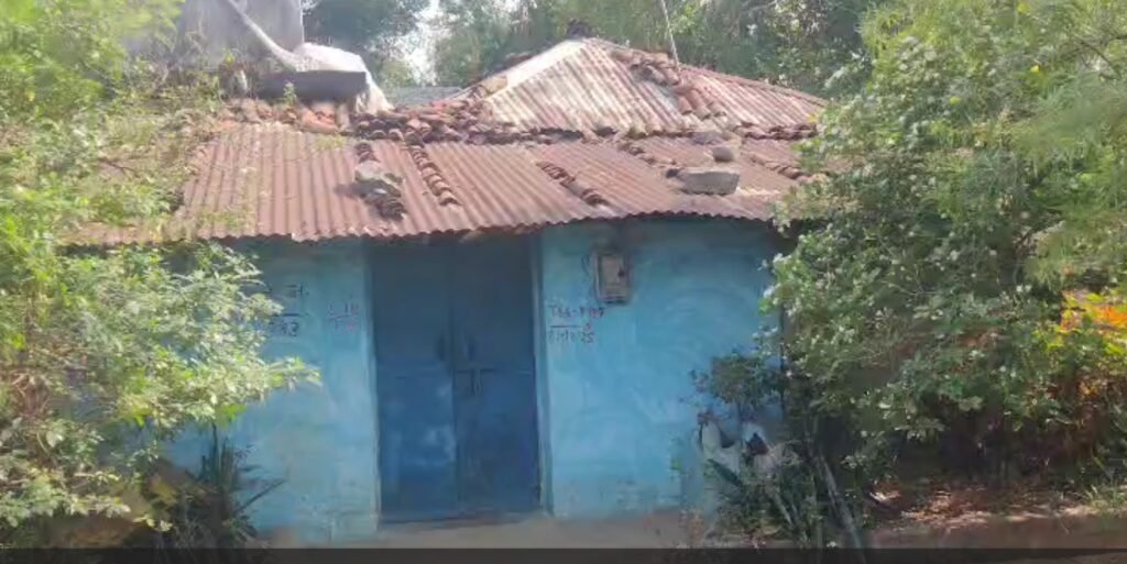 Family Murder Case : जांजगीर में दिल दहला देने वाला हत्याकांड…! एक ही परिवार के 4 लोगों की निर्मम हत्या…गांव में दहशत…देखें VIDEO Family Murder Case: A Heart-Wrenching Massacre in Janjgir...! Brutal Murder of Four Members of the Same Family... Panic Grips the Village... Watch VIDEO