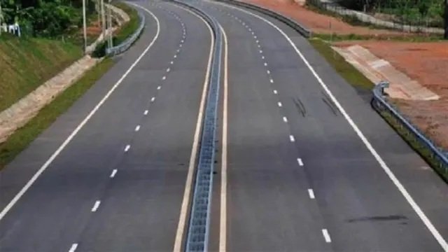 Bharatmala Compensation Scam : भारतमाला मुआवजा घोटाले की जांच तेज…! संभाग आयुक्त ने बनाई दो नई टीम…अब हर खसरा नंबर की बारीकी से जांच होगी Bharatmala Compensation Scam: Investigation into the Bharatmala compensation scam intensifies! The Divisional Commissioner has constituted two new teams; now, every *Khasra* number will undergo a meticulous examination.