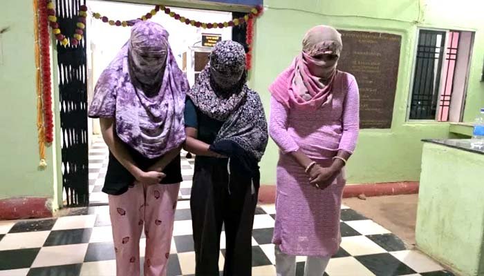 संदिग्ध मकान पर पुलिस की रेड, तीन युवतियां और युवक हिरासत में तीन युवतियां और युवक हिरासत में