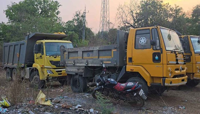 बीजापुर में अवैध मुरुम उत्खनन पर बड़ी कार्रवाई, 4 मशीनें जब्त, ठेकेदार पर जांच शुरू अवैध मुरुम उत्खनन