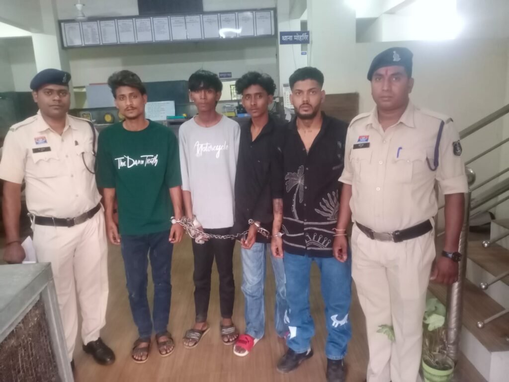 Knife Attack : रायपुर में डर फैलाने की साजिश नाकाम…! आधी रात घर के बाहर ‘बम’ फेंककर मचाई दहशत…6 आरोपी गिरफ्तार Knife Attack: Plot to Spread Fear in Raipur Foiled! Panic Unleashed by Throwing a 'Bomb' Outside a House at Midnight... 6 Accused Arrested.