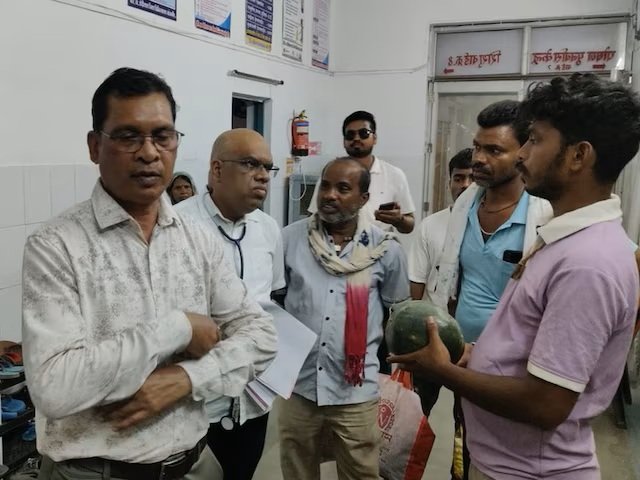 Watermelon Poisoning : जांजगीर में तरबूज खाने के बाद 1 बच्चे की मौत…! 3 की हालत बिगड़ी…स्वास्थ्य विभाग ने भेजे सैंपल Watermelon Poisoning: Death After Consuming Watermelon in Janjgir...! Condition of 3 Children Deteriorates... Health Department Sends Samples.