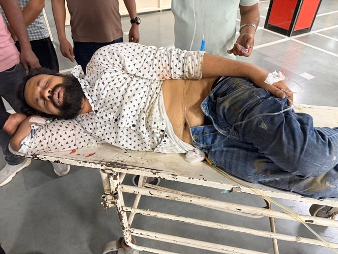 BJP Leader Firing : भाजयुमो नेता को बदमाश ने मारी गोली…! हालत गंभीर…यहां देखें CCTV में कैद वारदात BJP Leader Shot: Criminal Shoots BJYM Leader! Condition Critical... Watch the Incident Captured on CCTV Here.