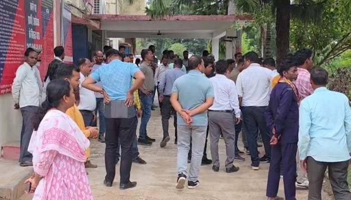 विधायक रामकुमार टोप्पो और नायब तहसीलदार के बीच विवाद थाने तक पहुंचा, दोनों पक्षों पर केस दर्ज