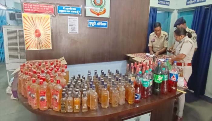 नकली शराब फैक्ट्री का भंडाफोड़