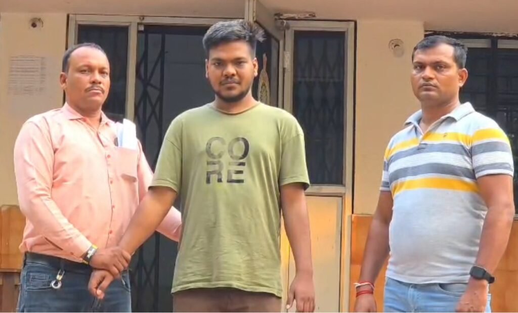 Operation Ankush: Major crackdown by Raigarh Police! B.Tech engineer revealed as the mastermind behind an online cricket betting network—match updates received ahead of the live broadcast, a racket worth crores, and now—arrest.