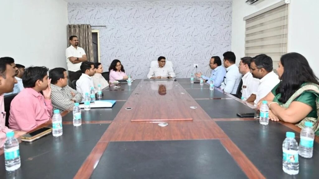 Tehsildars' Strike: Government Takes Action Over Tehsildars' Strike! Key Meeting Held at Revenue Minister Tank Ram Verma's Residence... Assurance of a Speedy Resolution.