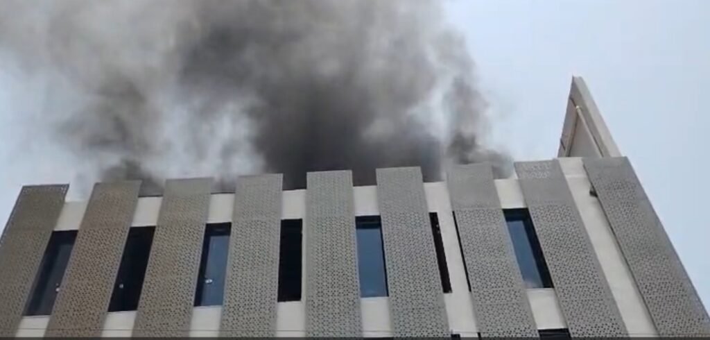 Fire at Anshdeep Electronics: Rajnandgaon Breaking News...! Fire breaks out at Anshdeep Electronics; showroom engulfed in flames—watch the video.