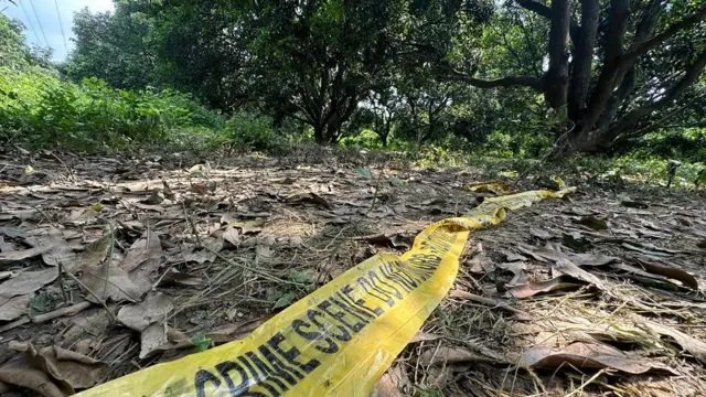 Gangrape Case : रिश्तेदार के घर जा रही युवती को जंगल में खींच ले गए 3 दरिंदे…! भाई के सामने किया गैंगरेप…बलरामपुर में सनसनी Gang-rape Case: Three monsters dragged a young woman into the forest while she was on her way to a relative's house...! Gang-raped her in front of her brother... Shockwaves in Balrampur.