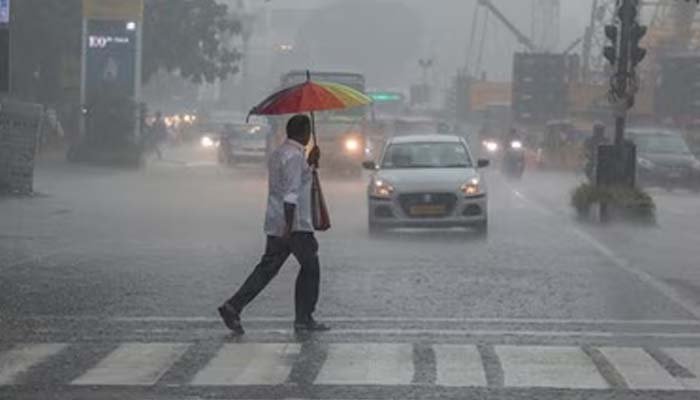 CG Weather: छत्तीसगढ़ में बदला मौसम का मिजाज, रायपुर-बिलासपुर समेत 15 जिलों में बारिश और आंधी का अलर्ट कई जिलों में बारिश और तेज हवाओं का अलर्ट