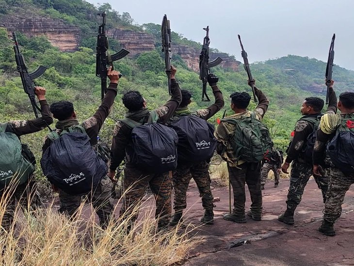Bastar Anti-Naxal Operation : कर्रेगुट्टा के 23 दिन के ऑपरेशन ने तोड़ी नक्सलियों की सबसे बड़ी साजिश…! 99% बस्तर IED मुक्त…278 बारूदी सुरंगें बरामद Bastar Anti-Naxal Operation: The 23-day operation at Karregutta thwarted the Naxals' biggest plot...! Bastar is 99% IED-free... 278 landmines recovered.