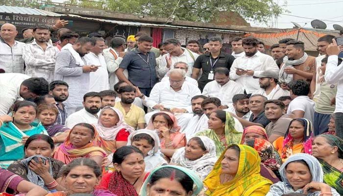 अल्दा-देवरी जमीन विवाद पर गरमाई सियासत: भूपेश बघेल ने तिल्दा थाने का किया घेराव, किसानों के समर्थन में धरने पर बैठे भूपेश बघेल ने तिल्दा थाने का किया घेराव
