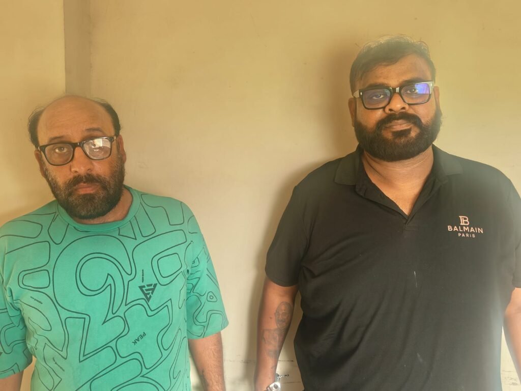 Jeevansathi Dot Com : जीवनसाथी डॉट कॉम के जरिए रचता था शादी का जाल…! नशीला खाना खिलाकर महिलाओं के जेवर उड़ाने वाला अंतरराज्यीय गिरोह गिरफ्तार Jeevansathi.com: He Spun a Matrimonial Web Using Jeevansathi.com...! Interstate Gang—Which Drugged Women with Contaminated Food to Steal Their Jewelry—Arrested.