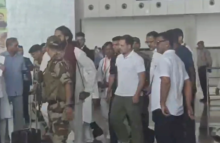 Rahul Gandhi : राहुल गांधी छत्तीसगढ़ में एक्शन मोड में…! अभनपुर शिविर में 41 जिलाध्यक्षों को देंगे मिशन 2028 का मंत्र…4 घंटे की मैराथन बैठक Rahul Gandhi: Rahul Gandhi in action mode in Chhattisgarh...! Will give the mantra of Mission 2028 to 41 district heads in Abhanpur camp...4 hour marathon meeting