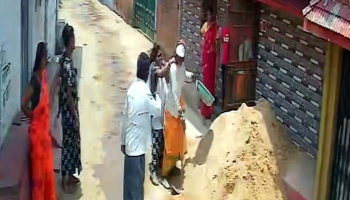 स्वच्छ गांव बनाने निकली महिला पंच पर हमला, 4 पर केस महिला पंच पर हमला