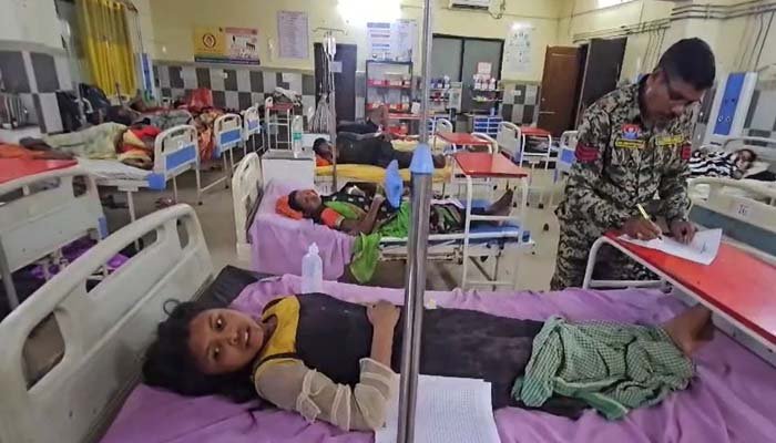 मजदूरों से भरी पिकअप पलटी, 19 लोग घायल; कई नाबालिग भी हादसे का शिकार मजदूरों से भरी पिकअप पलटी, 19 लोग घायल