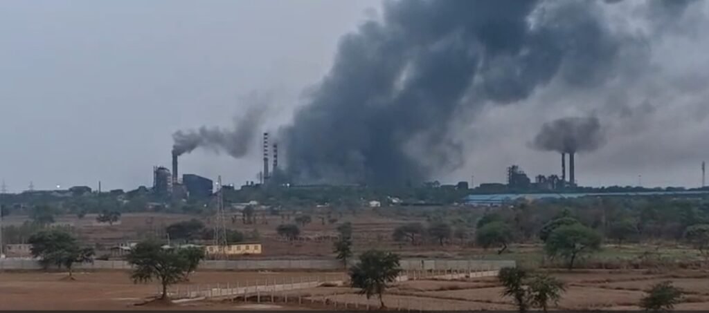 Blast at Mivan Steel Plant: Massive Fire Erupts Following Explosion... Brought Under Control After a Two-Hour Struggle... Watch VIDEO Here
