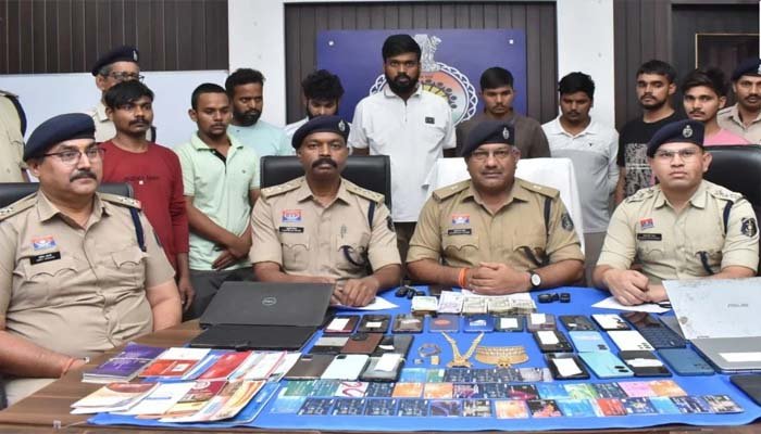ऑनलाइन सट्टा रैकेट का भंडाफोड़, कांग्रेस नेताओं के विवाद के बाद खुला बड़ा नेटवर्क ऑनलाइन सट्टा रैकेट का भंडाफोड़,
