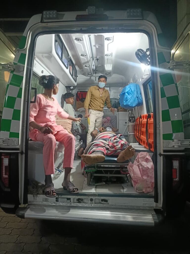 Ambulance Waiting Issue: An Agonizing Journey from Bastar to Raipur...! Patients Arrive in 5 Ambulances... Denied Treatment for Hours at the Hospital... Outrage Erupts Over Alleged Remarks by Doctor.