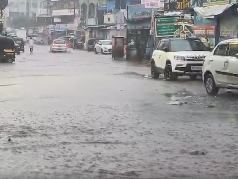 Chhattisgarh Rain Alert : अगले 24 घंटे बेहद अहम…! रायपुर-दुर्ग सहित 10 जिलों में मूसलाधार बारिश का अलर्ट…मौसम विभाग की बड़ी चेतावनी Chhattisgarh Rain Alert: The next 24 hours are critical! Torrential rain alert for 10 districts, including Raipur and Durg—major warning from the Meteorological Department.