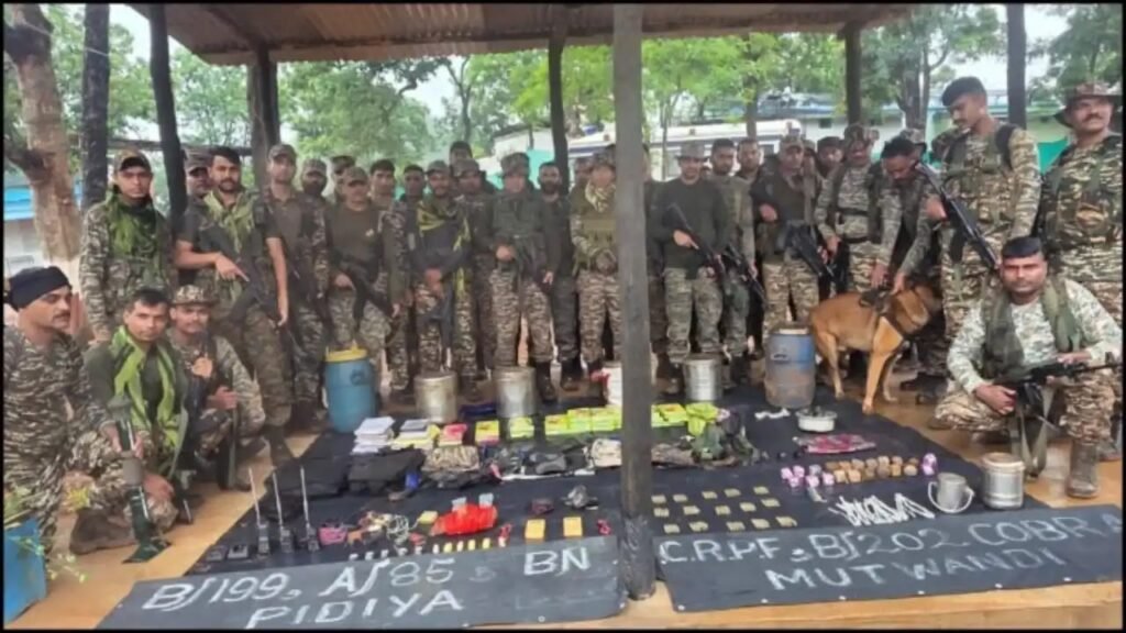 CRPF Operation : बीजापुर में सुरक्षाबलों की बड़ी कार्रवाई…! जंगल से नक्सलियों के 6 डंप बरामद…IED बनाने का सामान और रेडियो सेट जब्त CRPF Operation: Major success for security forces in Bijapur! Naxal 'gunpowder bank' destroyed; 6 explosive dumps recovered from the forest.