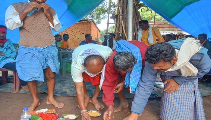 वैदिक रीति-रिवाज से अपनाया सनातन धर्म
