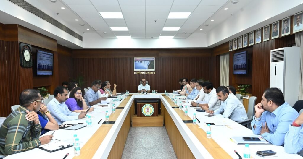 Vikas Sheel Chief Secretary : मुख्य सचिव विकासशील की हाई लेवल बैठक…! सभी विभागों की योजनाओं की समीक्षा…समयबद्ध कार्यों पर सख्त निर्देश Chief Secretary Vikas Sheel: High-level meeting chaired by Chief Secretary Vikas Sheel... review of schemes across all departments... strict directives regarding time-bound tasks.